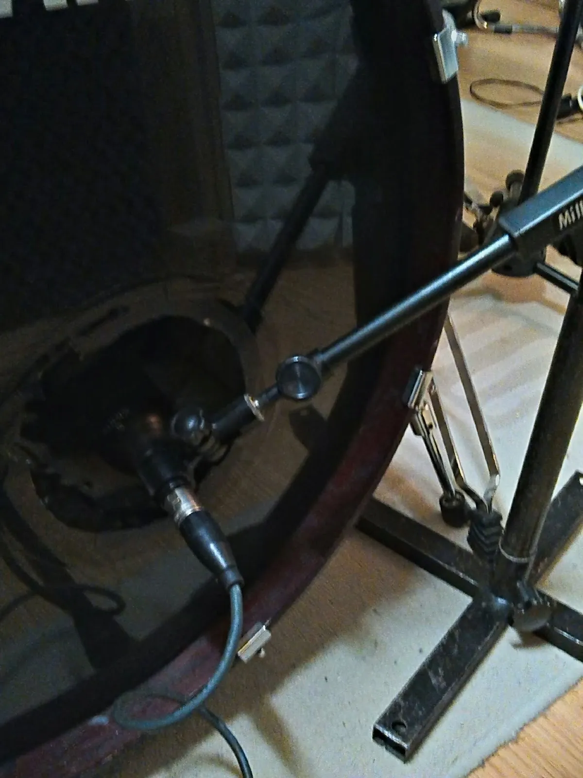 Mic recording a kick drum. Image from AtoragoN's Guitar Nerding Blog